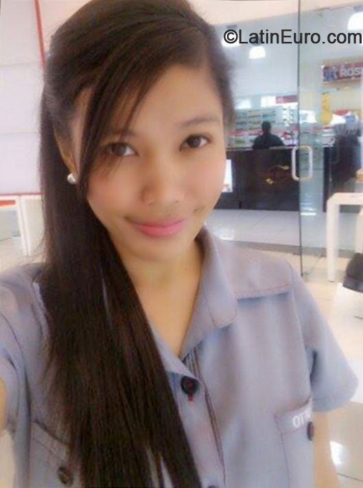 Date this voluptuous Philippines girl Nicole from Pasig City PH698
