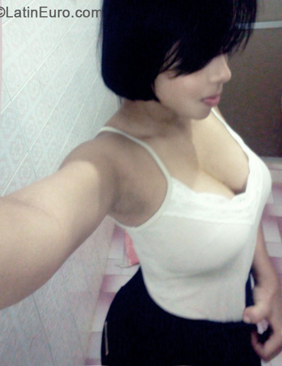 Date this happy Brazil girl Camila from Goval BR9061