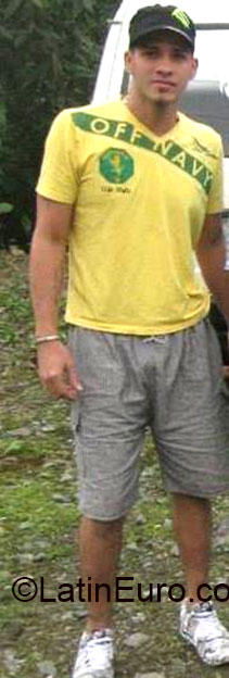 Date this attractive Colombia man Hugo jean from Cali CO16327