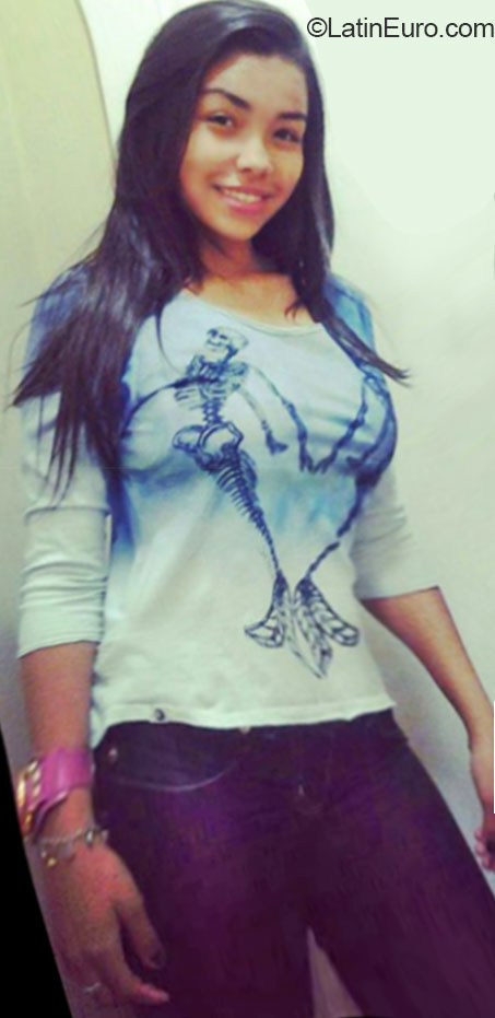 Date this hard body Brazil girl Isabella from Santos BR9087