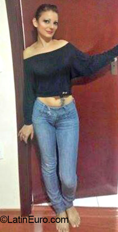 Date this athletic Brazil girl Alessandra from Sao Paulo BR9090