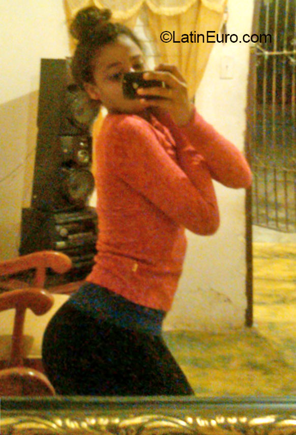 Date this gorgeous Dominican Republic girl Camil from Boca Chica DO20383