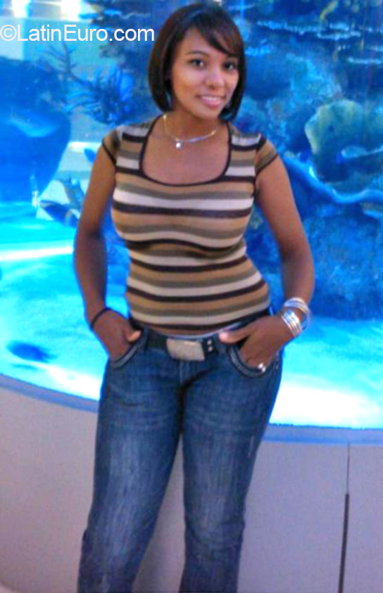 Date this foxy Dominican Republic girl Margaret from Santo Domingo DO21033