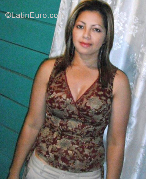Date this voluptuous Nicaragua girl Jasmin from San Jose CR334