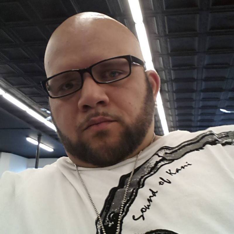 Date this voluptuous United States man Edwin from Dorchester US15665