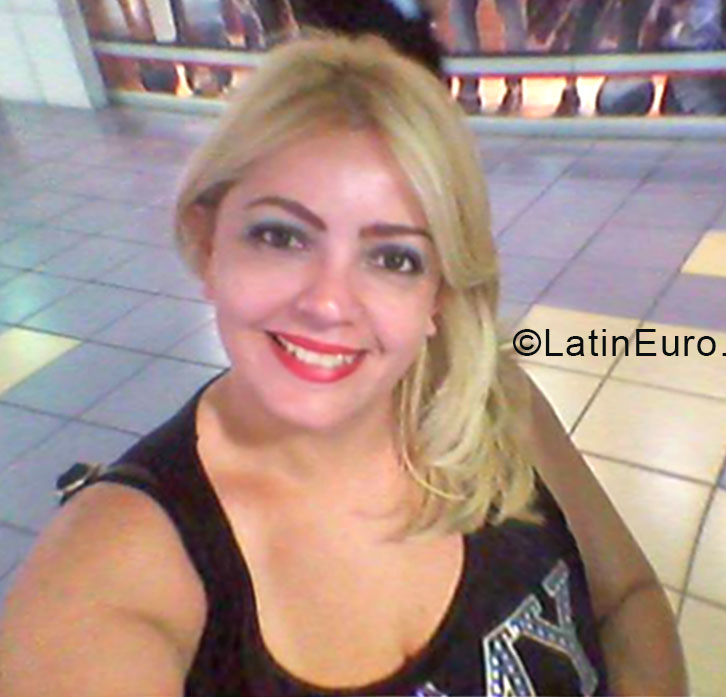 Date this hard body Venezuela girl Emanuelle from Valencia VE337