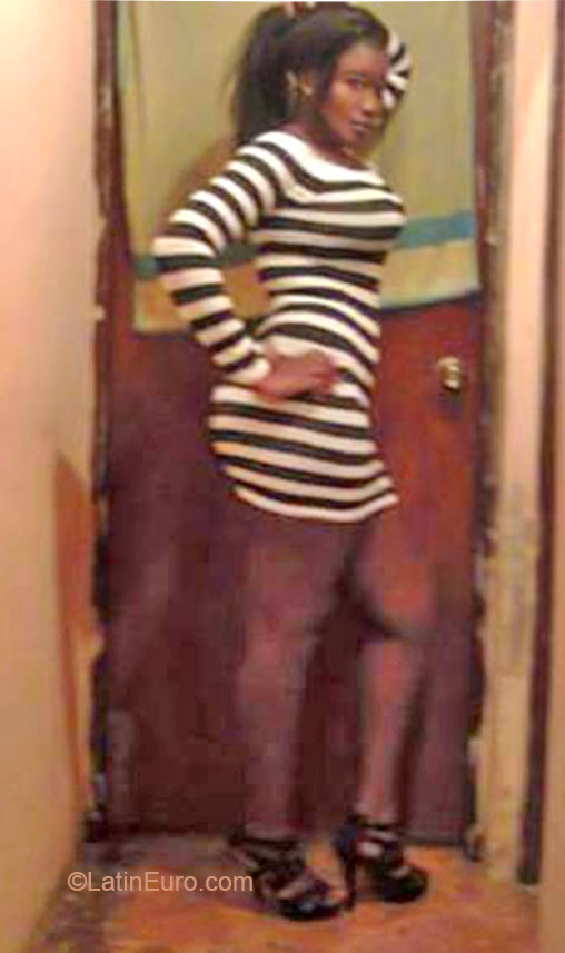 Date this happy Germany girl Thania from La Romana DO20701