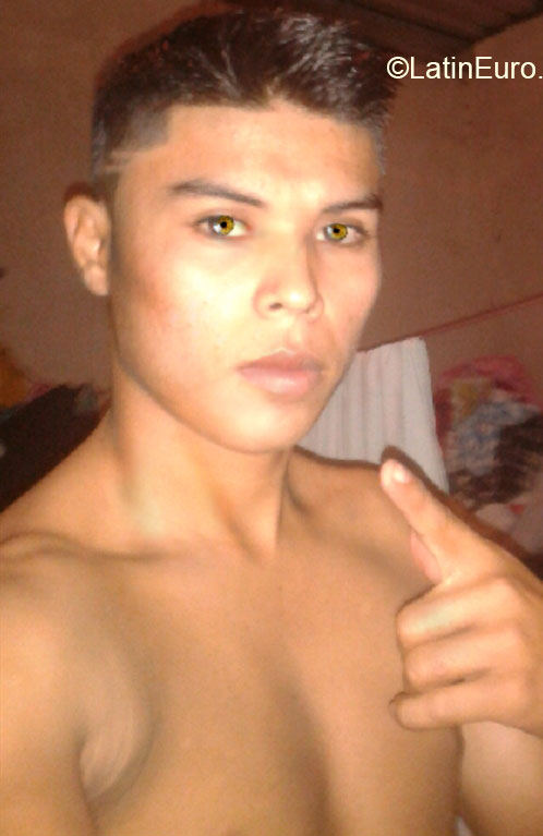 Date this hot Honduras man Kelvinz from Choloma HN1371
