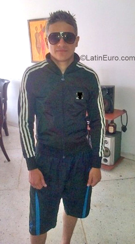 Date this athletic Colombia man Miller from Cali CO16638