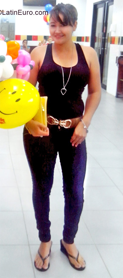 Date this athletic Honduras girl Nora from San Pedro Sula HN1392