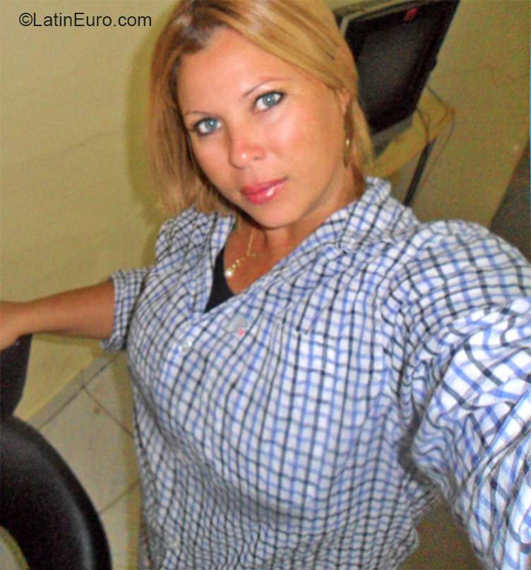 Date this foxy Brazil girl Lucy from Rio De Janeiro BR9199