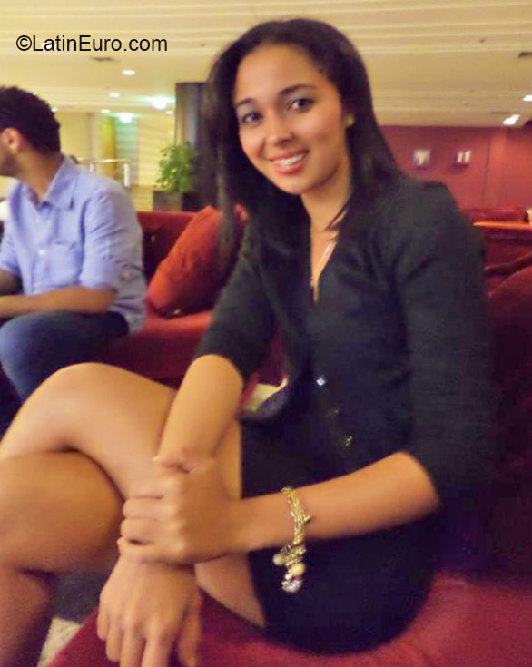 Date this fun Brazil girl Rayssa from Brasilia BR9203