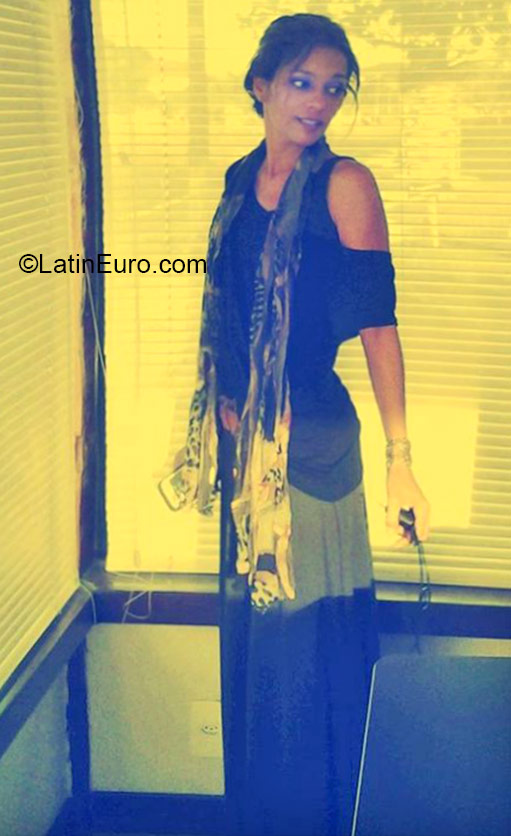 Date this athletic Brazil girl Kelly from Rio De Janeiro BR9222