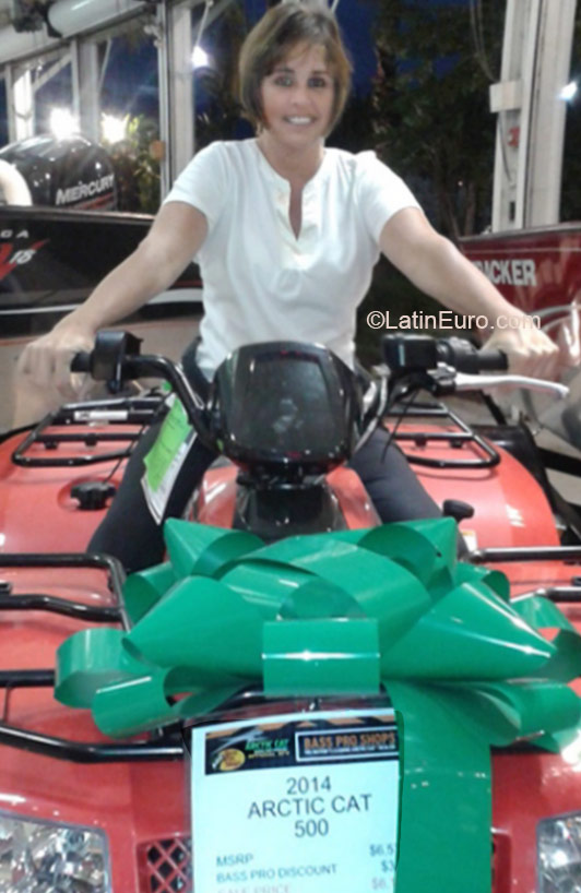 Date this voluptuous Venezuela girl Carolina from Carcas VE407