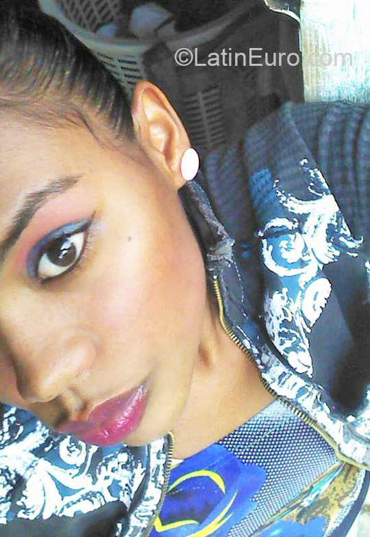 Date this sultry Dominican Republic girl Raquel from San francisco de macoris DO21387