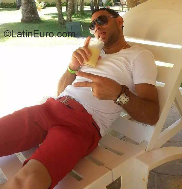 Date this nice looking Dominican Republic man Juan from Santiago DO21414