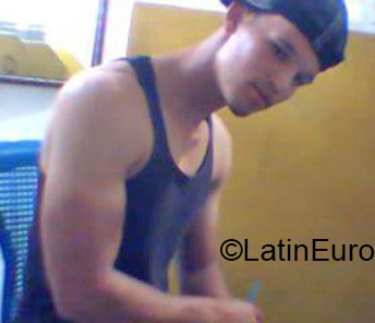 Date this pretty Dominican Republic man Javier from Santo Domingo DO21449