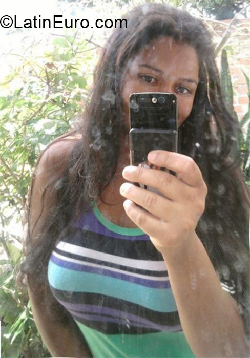 Date this pretty Brazil girl Erika from Brasilia BR9248