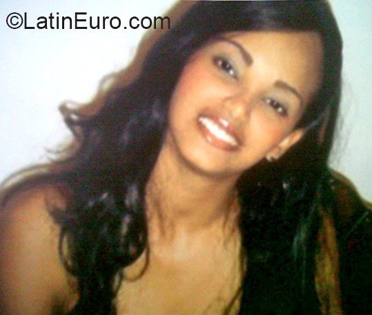 Date this happy Spain girl Sobeida from Madrid ES308