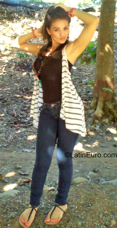 Date this voluptuous Honduras girl Sofia from Tegucigalpa HN1485