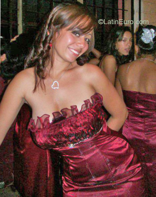 Date this attractive Honduras girl Delmis from Tegucigalpa HN1486