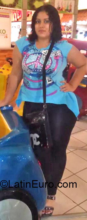 Date this cute Honduras girl Selena from La Ceiba HN1492