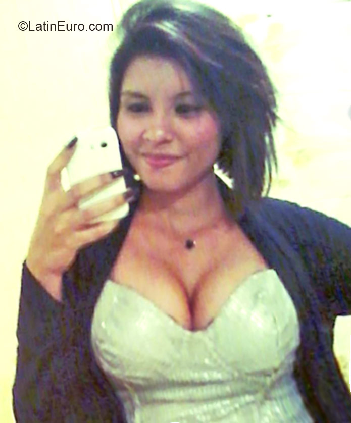 Date this sensual Venezuela girl Barbara from Barcelona VE457