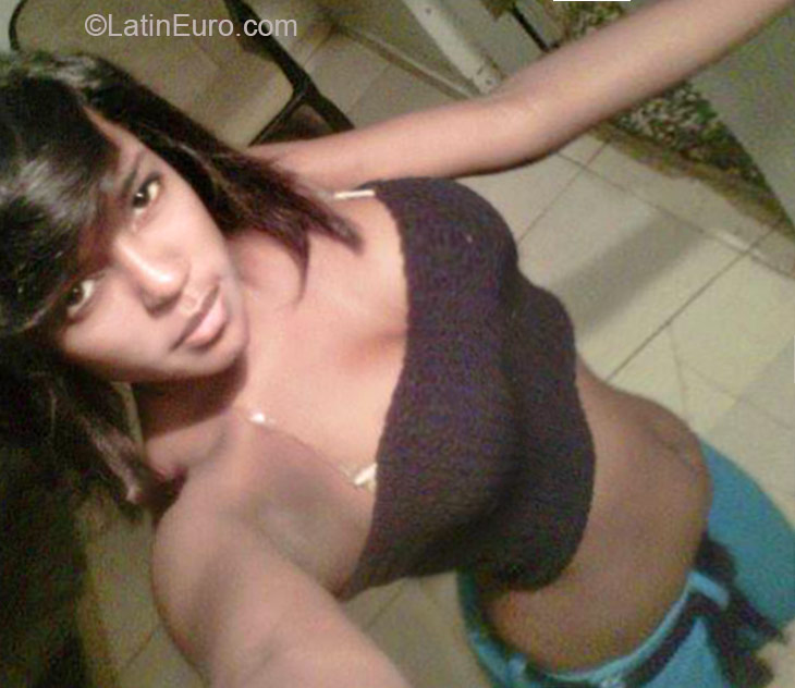 Date this passionate Dominican Republic girl Yemairi from Santo Domingo DO21994