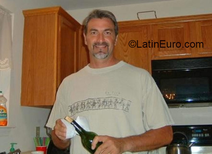 Date this sensual United States man Wallace from Chicago US16150