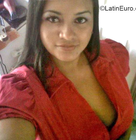 Date this pretty Honduras girl Cristy from Tegucigalpa HN1860