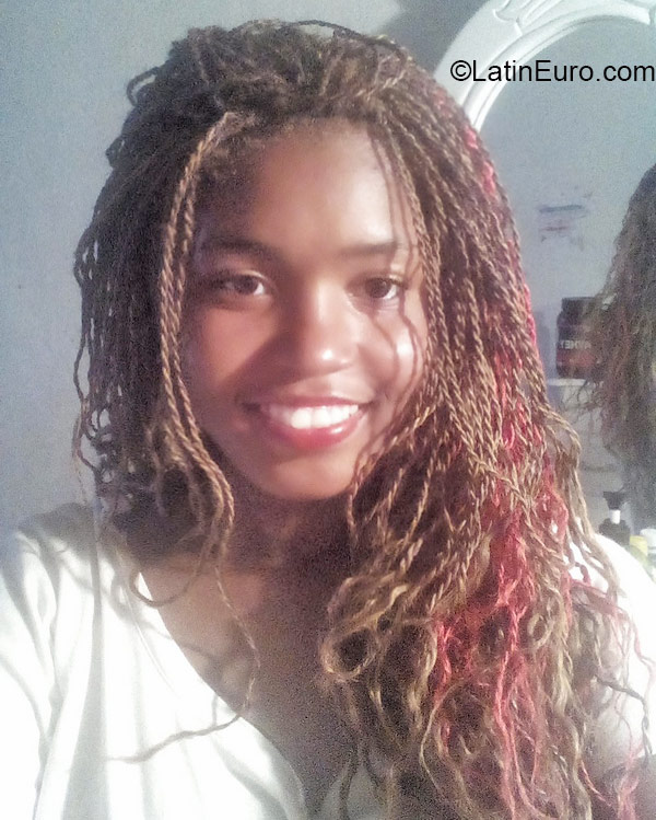 Date this athletic Jamaica girl Too-cute-king from Kingston JM2061