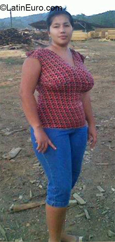 Date this athletic Honduras girl Evelin from Roatan HN1532