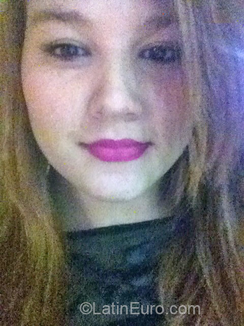 Date this foxy Brazil girl Alyne from Goiania BR9337