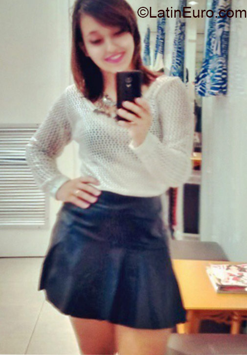 Date this voluptuous Brazil girl Jessica from Sao Paulo BR9347