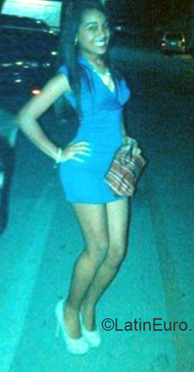 Date this sultry Dominican Republic girl Nathalie from Santo Domingo DO22367