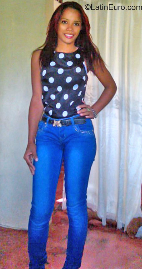 Date this passionate Dominican Republic girl Laudy from Santo Domingo DO22378