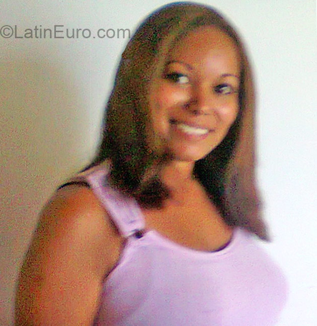 Date this nice looking Venezuela girl Carla from Caracas VE524