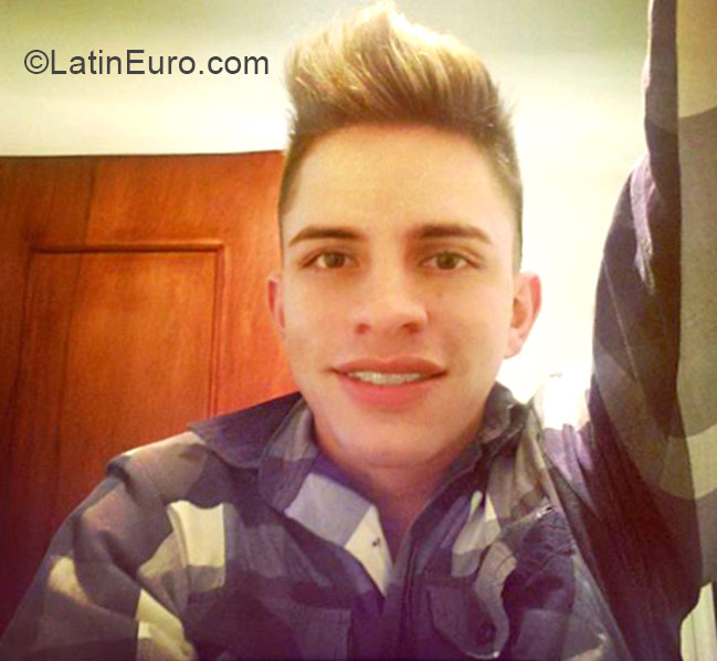 Date this cute Venezuela man Daniel from Merida VE530