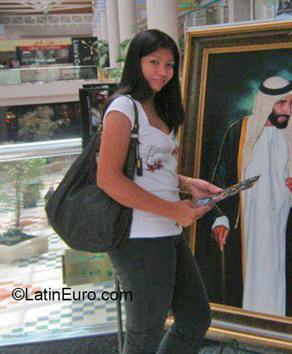 Date this passionate United Arab Emirates girl Jennifer from Dubai AE42