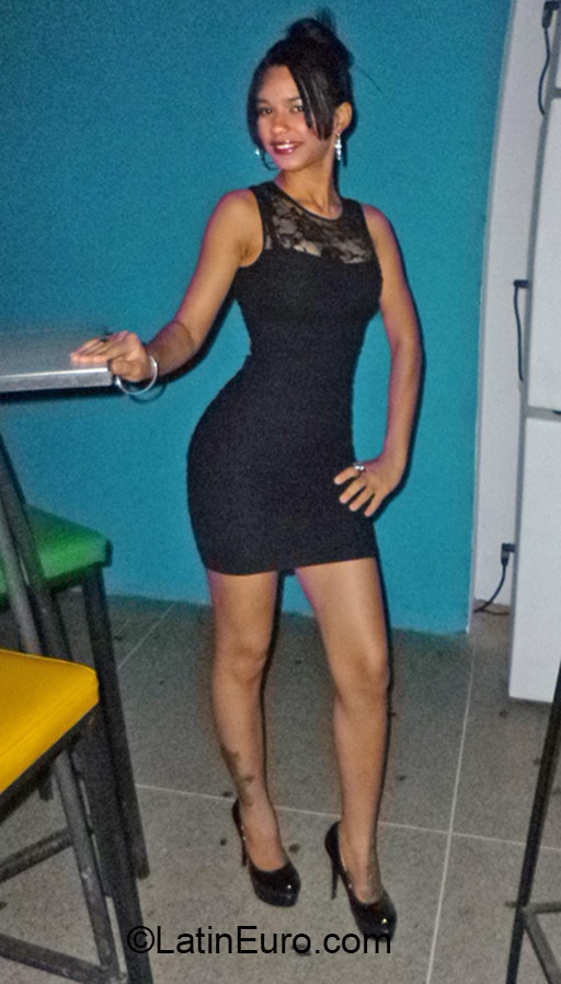 Date this tall Cuba girl Zenien from Havana CU61