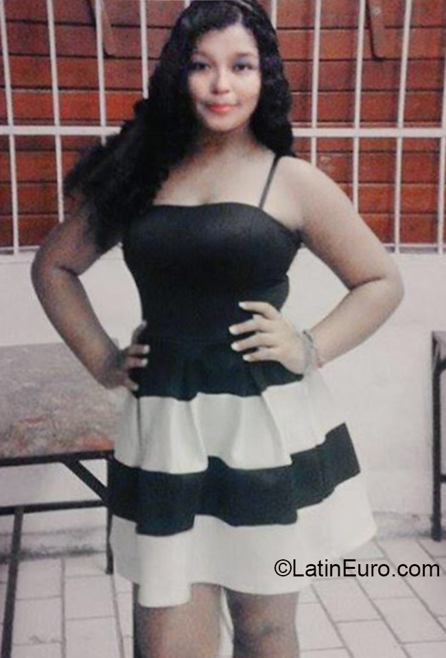 Date this funny Mexico girl Erika from Paya del carmen MX1431