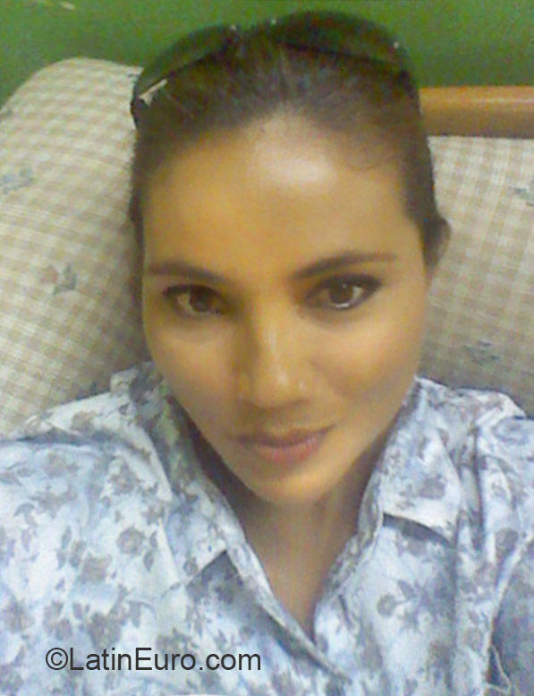 Date this voluptuous Honduras girl Vanessa from Sava HN1572