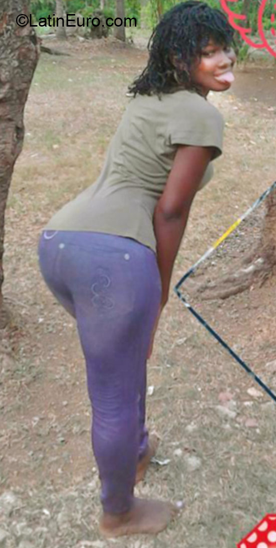 Date this funny Jamaica girl Kaiyandria from Manchester JM2102