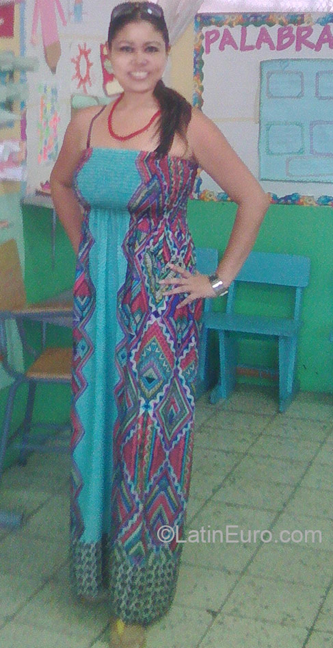 Date this happy Honduras girl Karina from Tegucigalpa HN1899