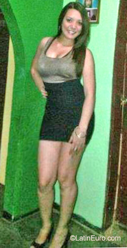 Date this charming Venezuela girl Dimarys from Maracaibo VE576