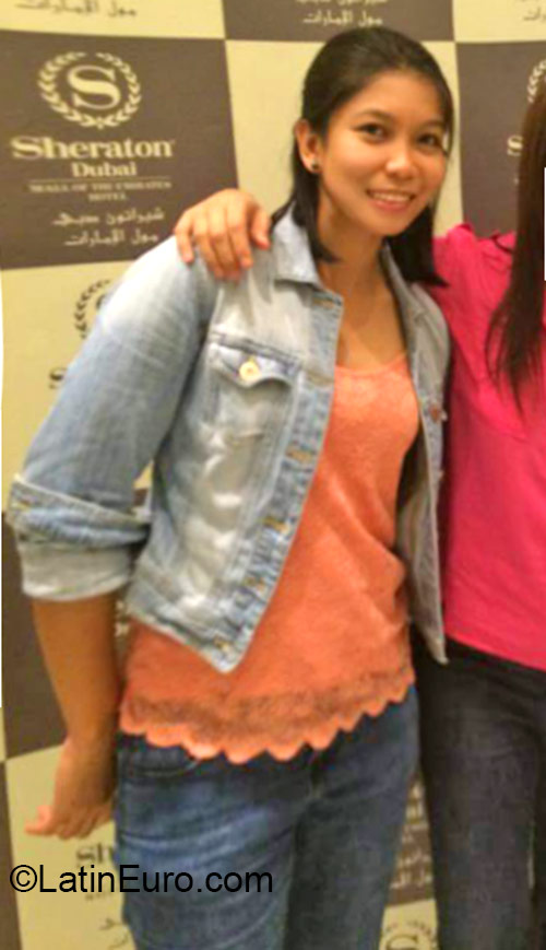 Date this tall United Arab Emirates girl Elaine from Dubai AE43