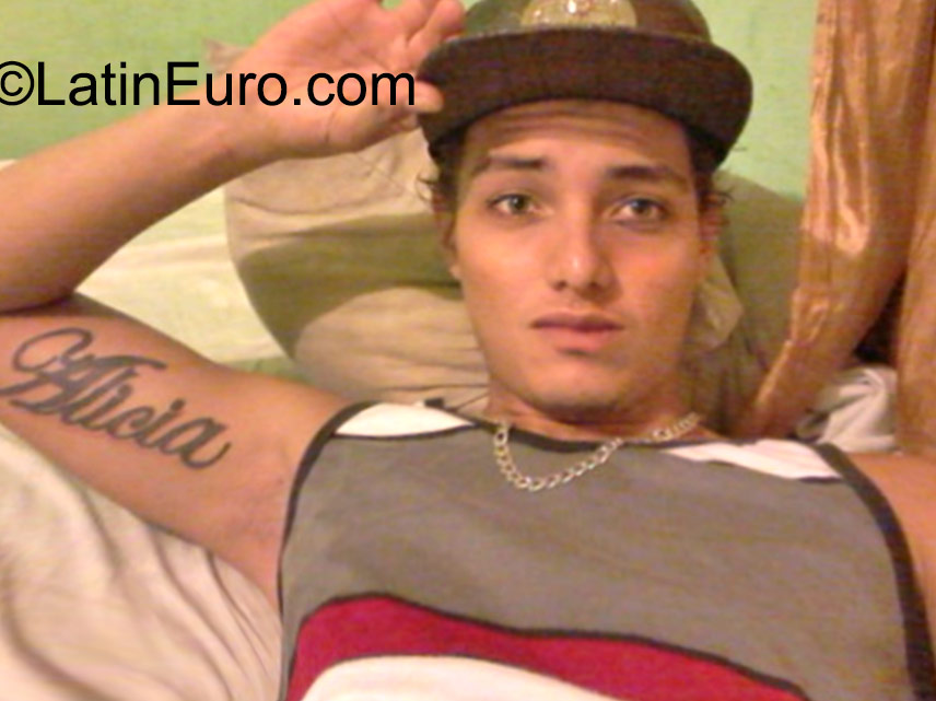 Date this delightful Panama man Cris from Panama City PA650