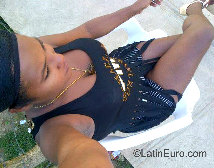 Date this athletic Dominican Republic girl Dahiana from Santo Domingo DO22890