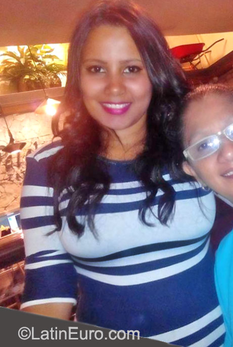 Date this nice looking Honduras girl Sabina from San Pedro Sula HN1640