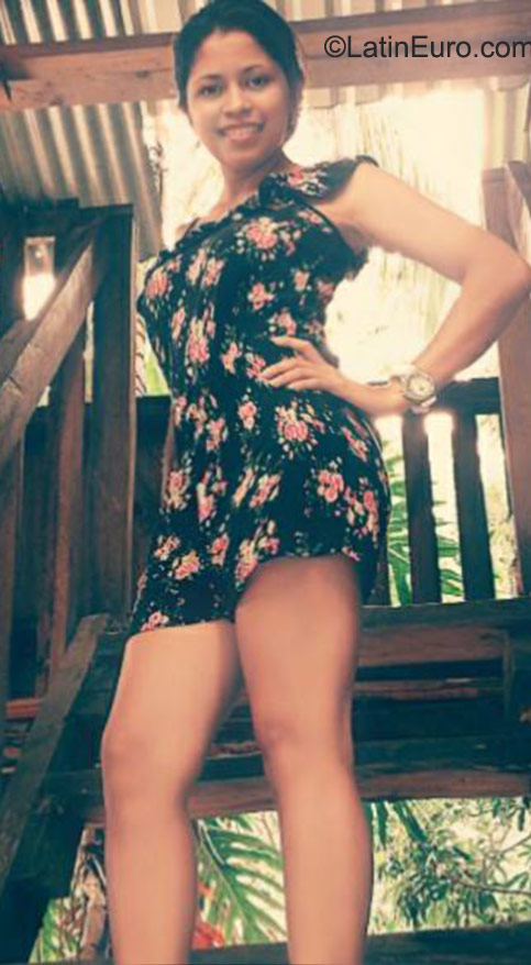 Date this attractive Honduras girl Mary from Villanueva HN1651